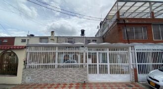 VENTA CASA INDEPENDIENTE, MODELIA, 270 M2,2 NIVELES,  TERRENO 187 M2