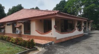 VENTA CASA CAMPESTRE VILLAVICENCIO VEREDA APIAY 417 M2, 2 CASAS VACACIONALES Y 1 CABAÑA