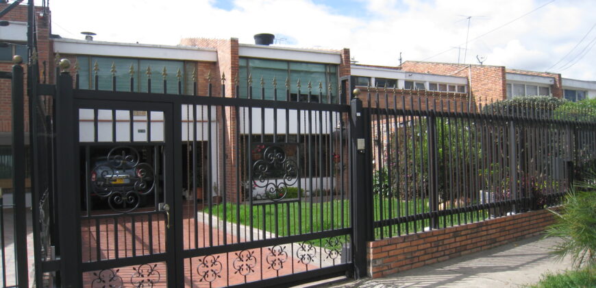 VENTA CASA NIZA ANTIGUA, INDEPENDIENTE, MEDIANERA, 360 M2, TERRENO 383.5 M2