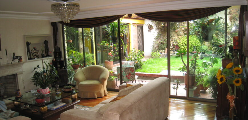 VENTA CASA NIZA ANTIGUA, INDEPENDIENTE, MEDIANERA, 360 M2, TERRENO 383.5 M2