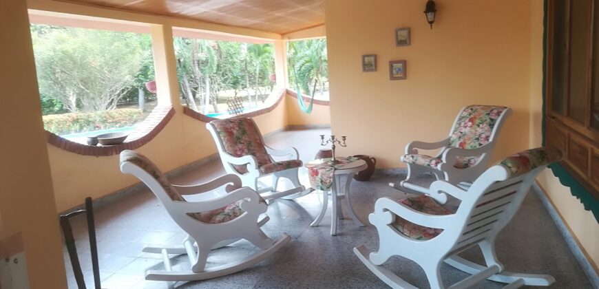 VENTA CASA CAMPESTRE VILLAVICENCIO VEREDA APIAY 417 M2, 2 CASAS VACACIONALES Y 1 CABAÑA