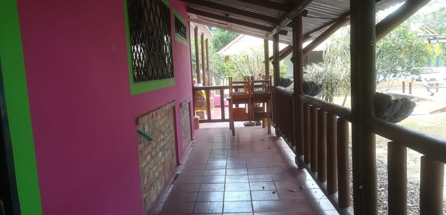 VENTA CASA CAMPESTRE VILLAVICENCIO VEREDA APIAY 417 M2, 2 CASAS VACACIONALES Y 1 CABAÑA