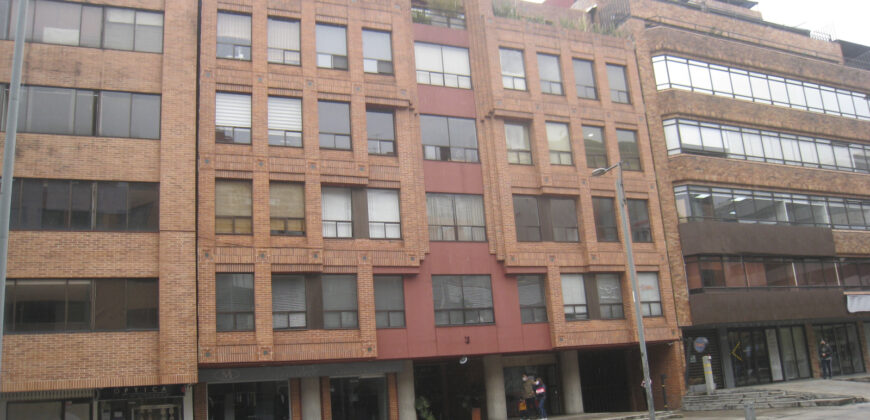 VENTA OFICINA PRIMER PISO 81.80 M2 + TERRAZA 10.91 M2 CHICO LAGO