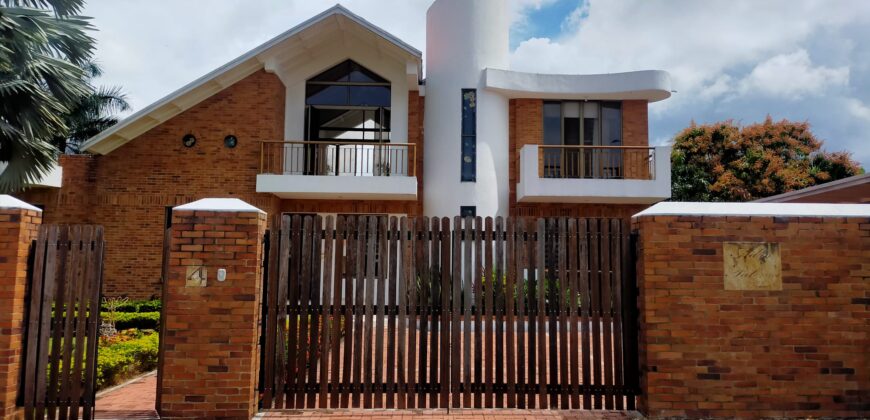 VENTA CASA CAMPESTRE AMOBLADA ANAPOIMA 625 M2 TERRENO 2.000