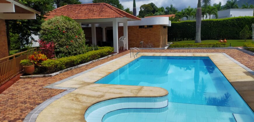 VENTA CASA CAMPESTRE AMOBLADA ANAPOIMA 625 M2 TERRENO 2.000